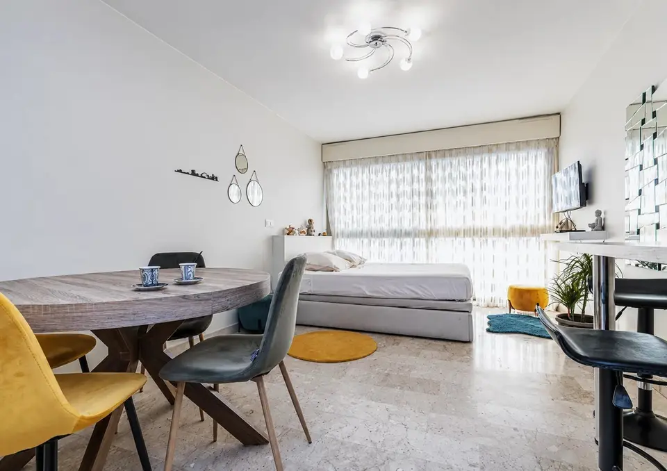 Carré d'or, à 2 pas de la Promenade, Superbe studio rénové ,