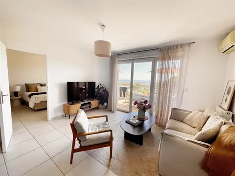 Appartement au calme absolu, vue mer, belle terrasse