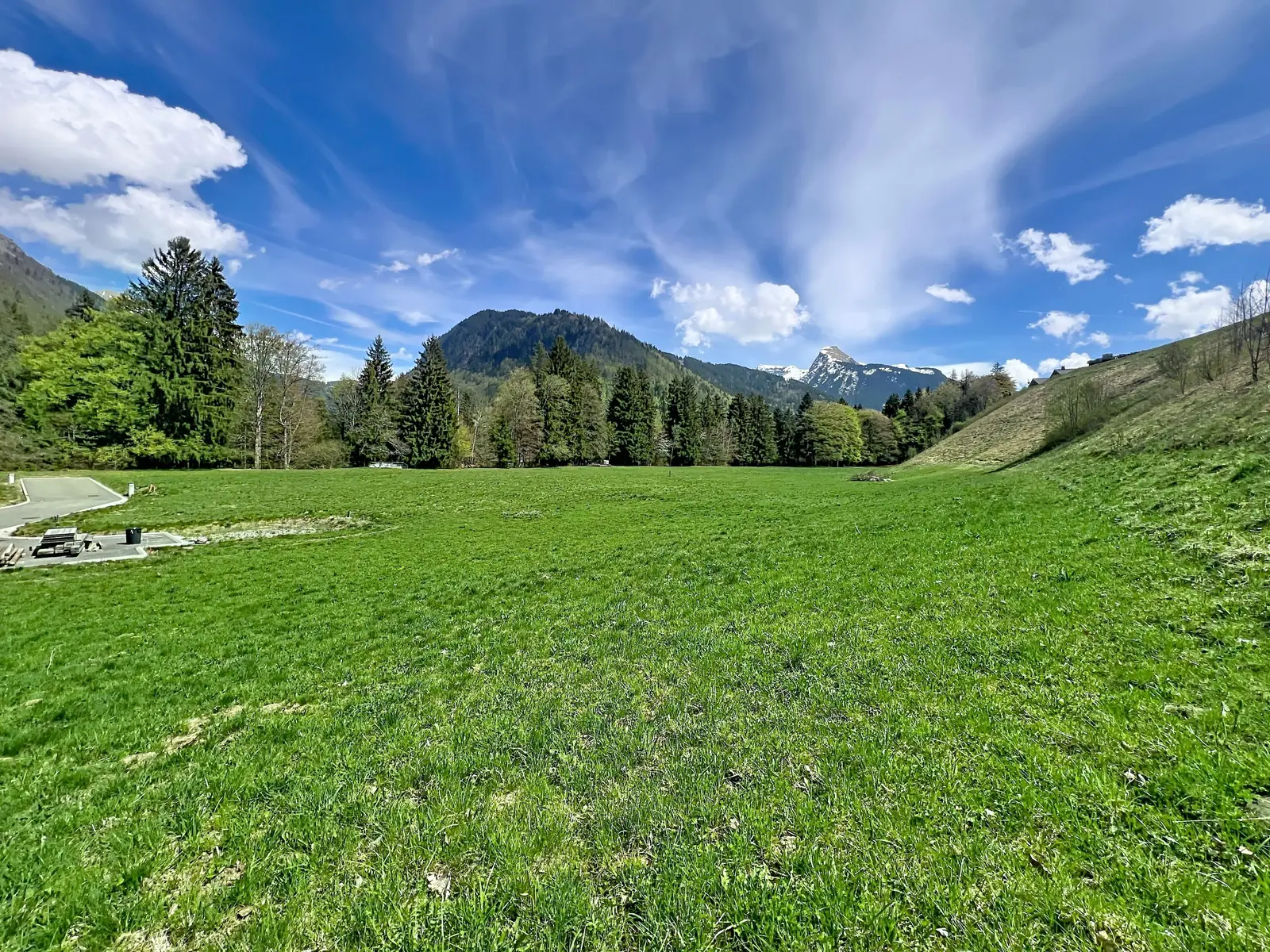 Land — Essert-Romand
