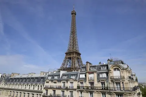 Avenue de Suffren : un appartement avec vue sur la Tour Eiffel