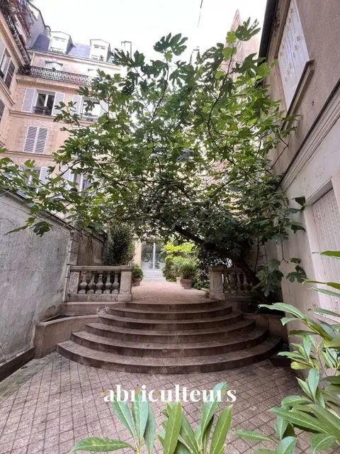 Appartement traversant en vente à Paris 18ème, limite Batignolles (75018)