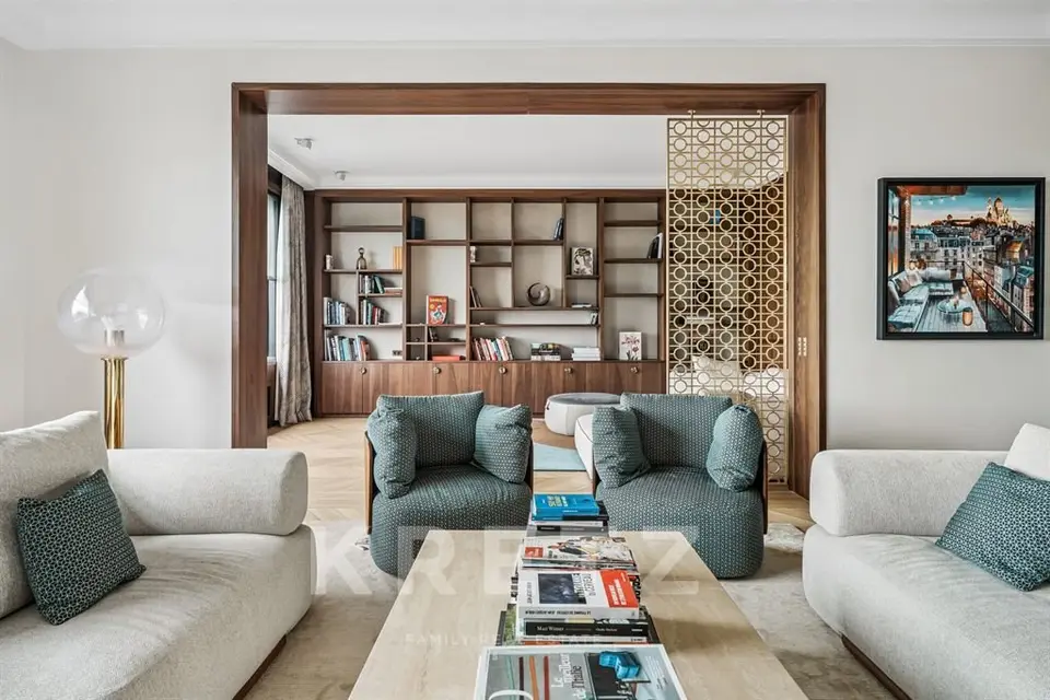 Paris XVI Appartement de réception au coeur du quartier de l'OC