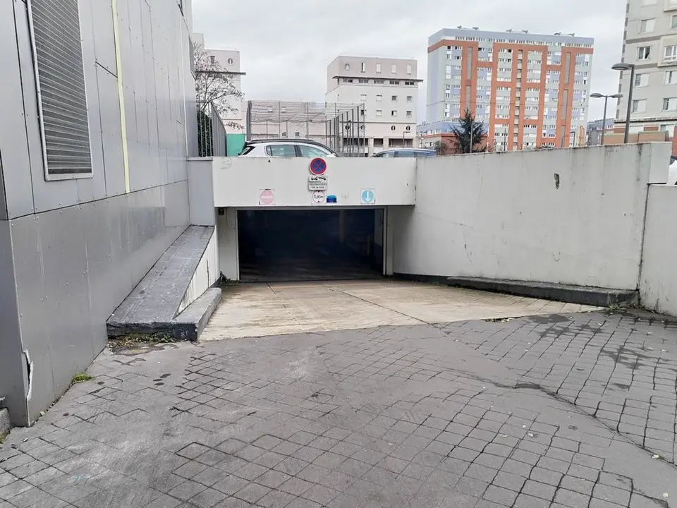 Garage — Colombes