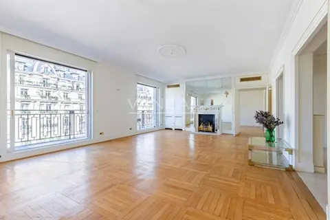 Paris VIIIe - Parc Monceau - Duplex dernier étage de 252 m² avec rooftop de 80 m²
