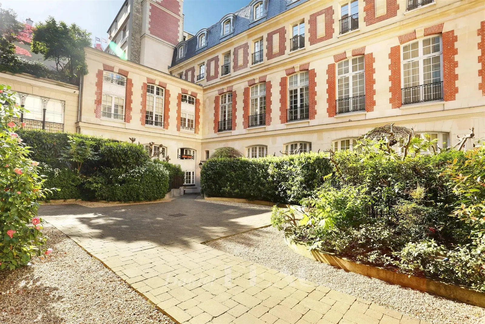 Paris VIIIe - Faubourg Saint Honoré/Bristol - Duplex sur jardin - 230 m² - 4 chambres